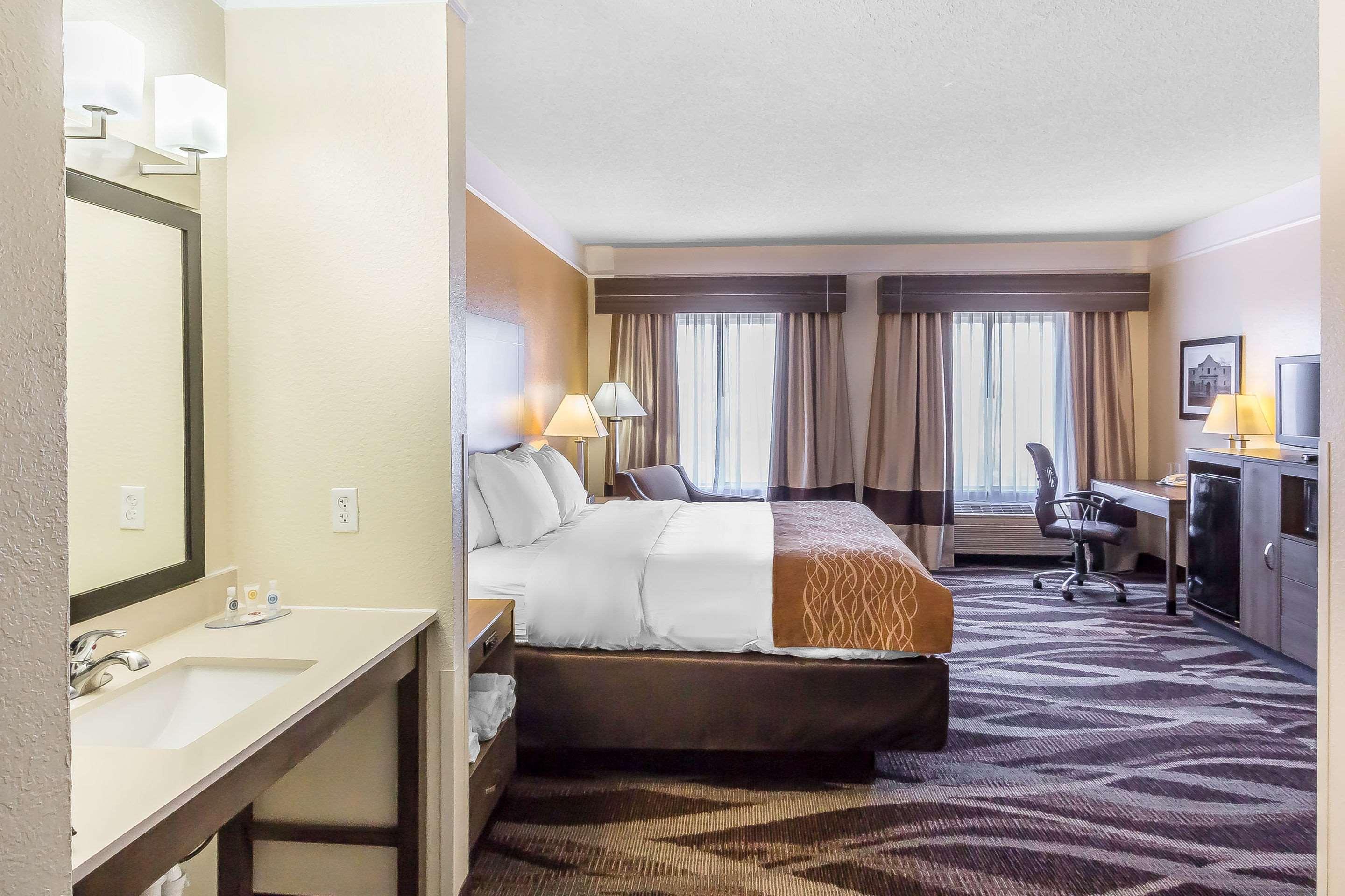 Comfort Inn Near Frost Bank Center San Antonio Buitenkant foto